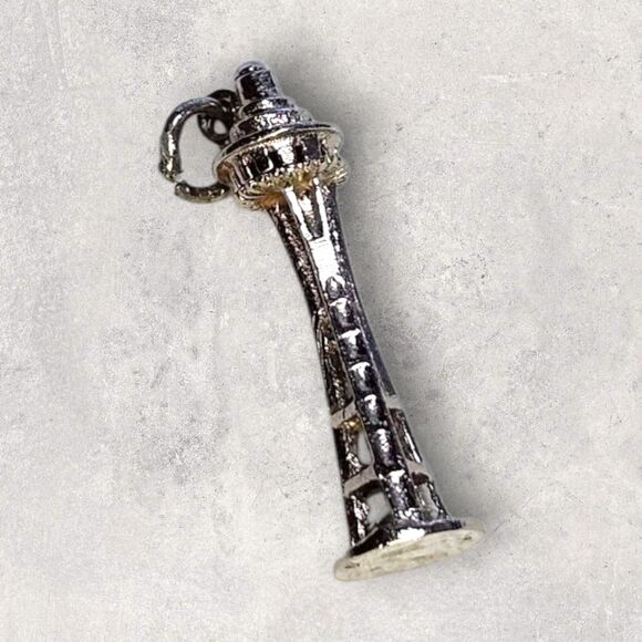 Vintage Sterling Silver Seattle Space Needle Landmark Souvenir 3D Travel Charm - Picture 2 of 4